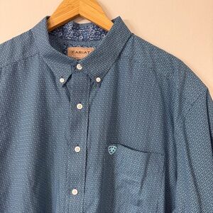 Ariat Men’s XXL Wrinkle Free Short Sleeve Button Down Shirt Blue Geometric Print